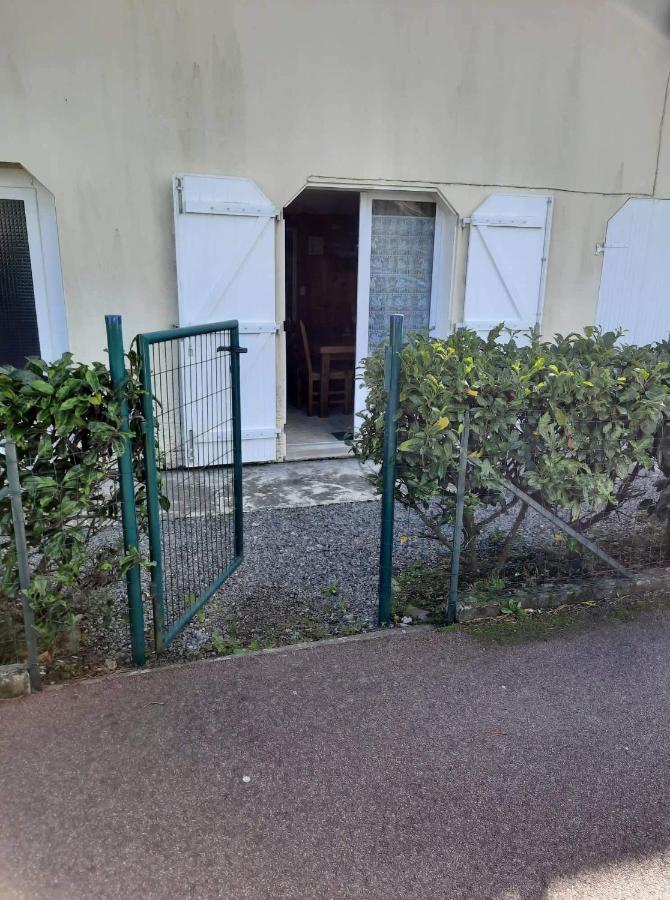 Location 100 M De La *